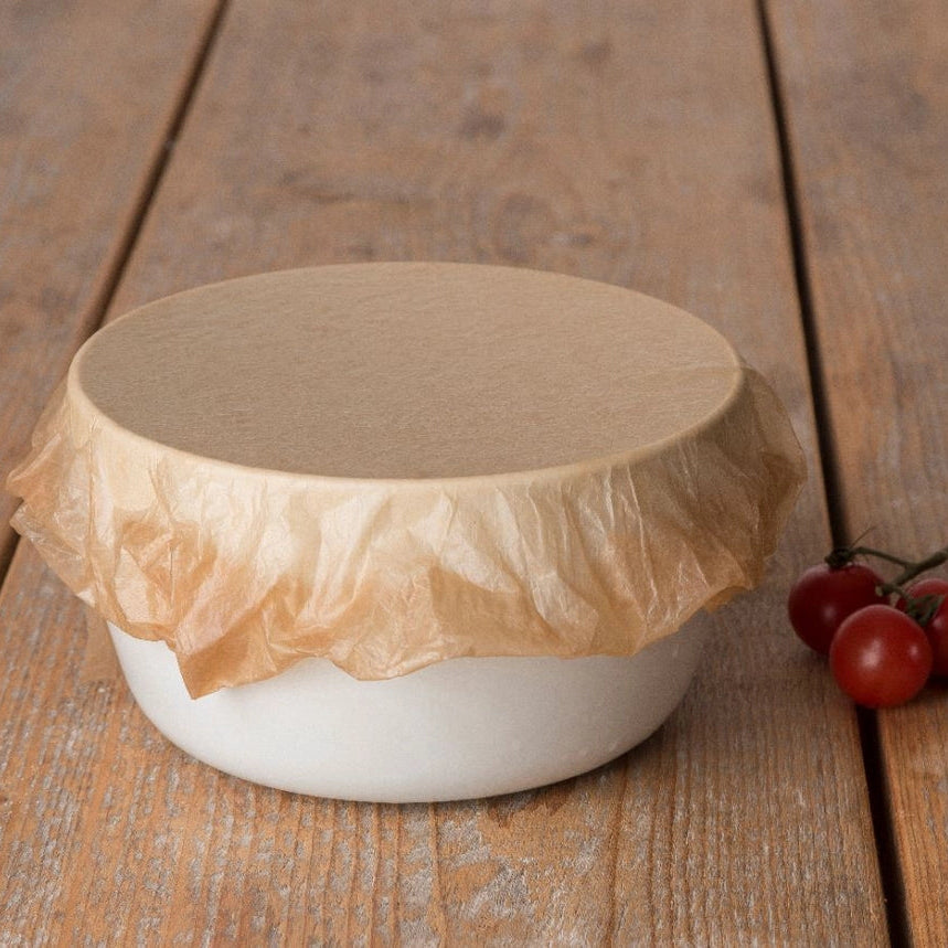 Compostella 1 for 4 Paper erstatter husholdningsfilm, aluminiumsfolie og bagepapir. Komposterbar husholdningsrulle 8 m – til bagning, opbevaring og madindpakning.