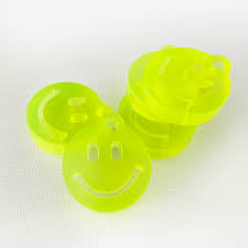 Mo Man Tai Smiley-Nøglering | Farverigt upcycled akryl & positiv energi