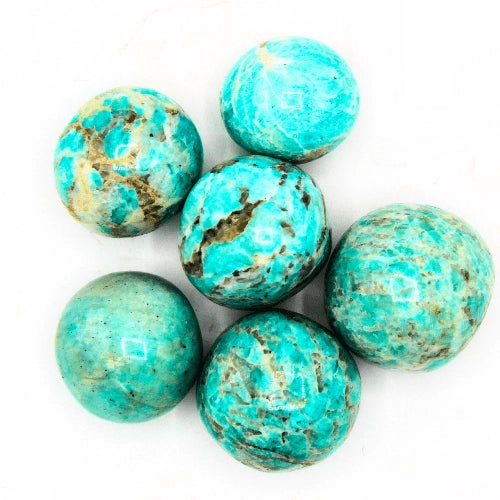 Poleret amazonit krystal med blød, grønblå glød. En harmonisk sten til ro, følelsesmæssig balance og hjertenergi. Perfekt til meditation og selvomsorg.