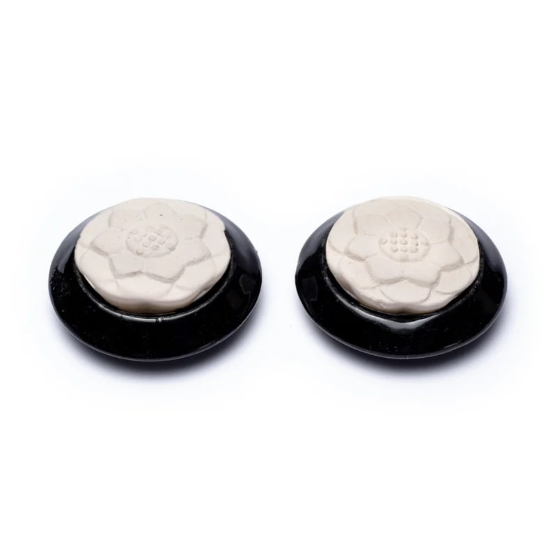 En smuk, enkel og effektfuld måde at bringe duft og ro ind i dine omgivelser – som et lille stille ritual i hverdagen.