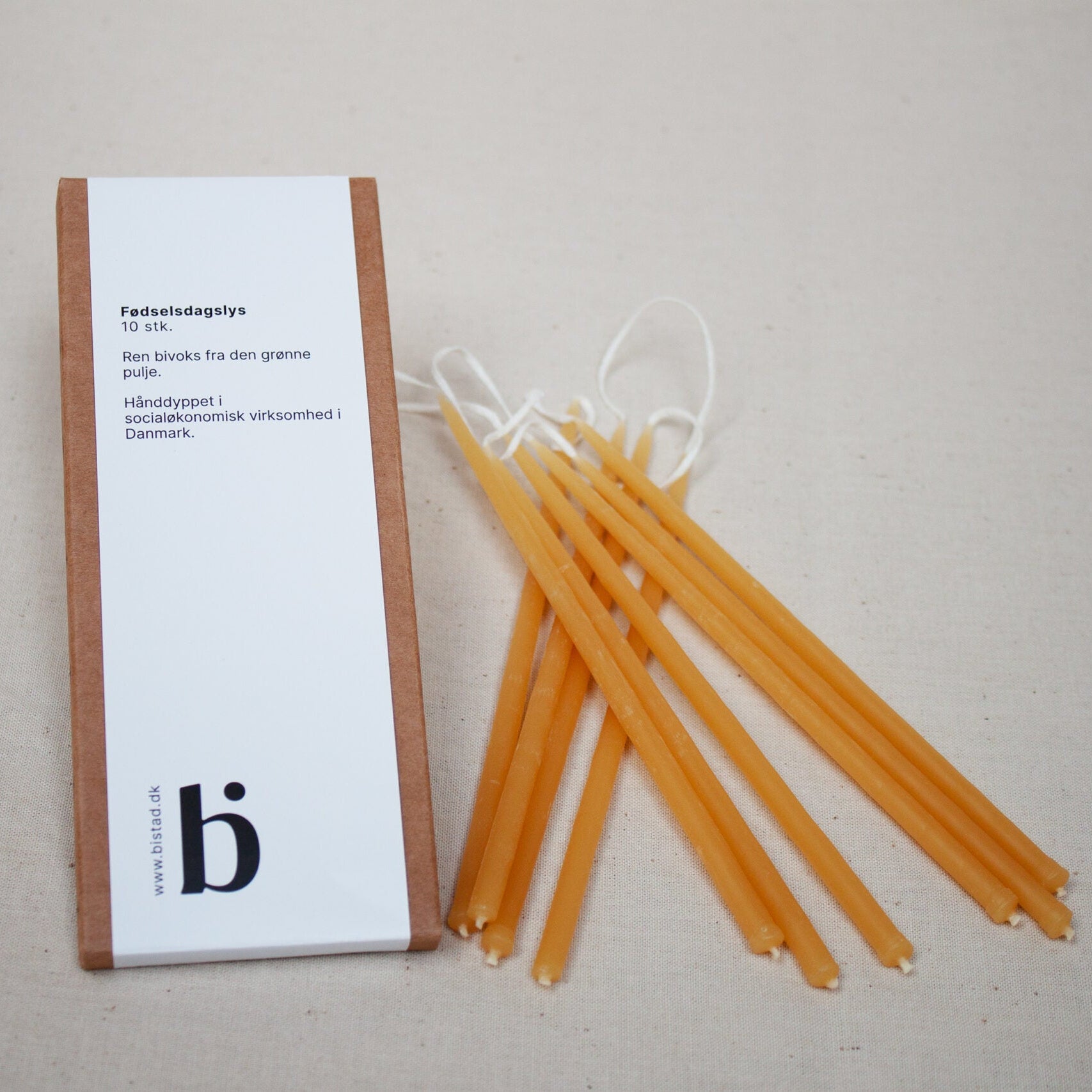 Bistad fødselsdagslys – 100 % Dansk bivoks | Hånddyppede, naturlige & bæredygtige lys