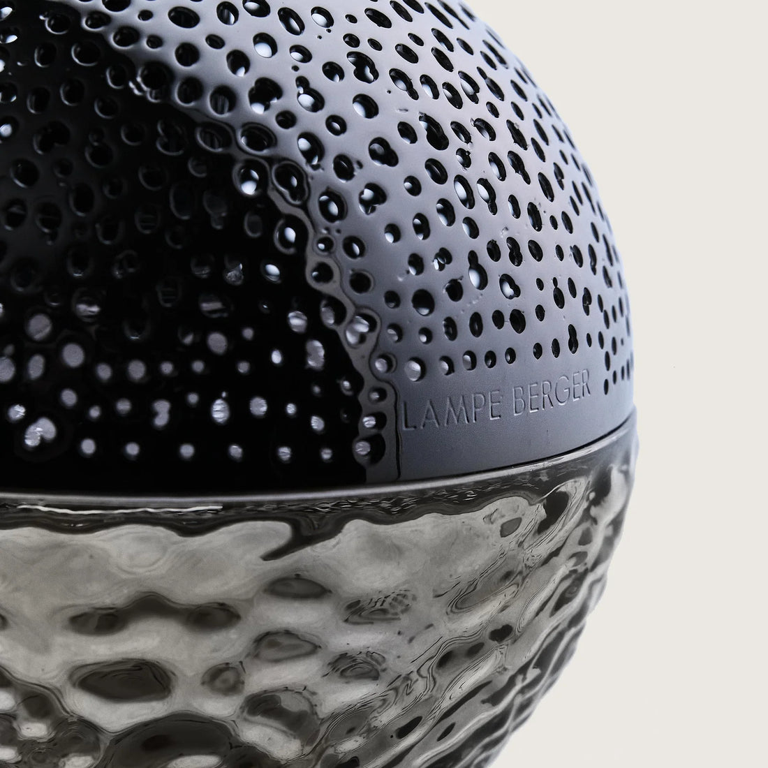 Maison Berger duftlampe Black Gravity | Moderne luftrensning