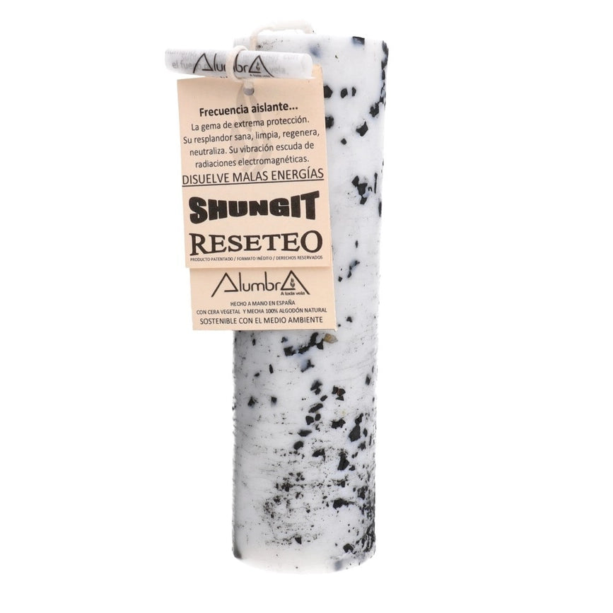 Et håndlavet stearinlys med shungit, der støtter energetisk beskyttelse, rensning og en følelse af reset i dit rum.