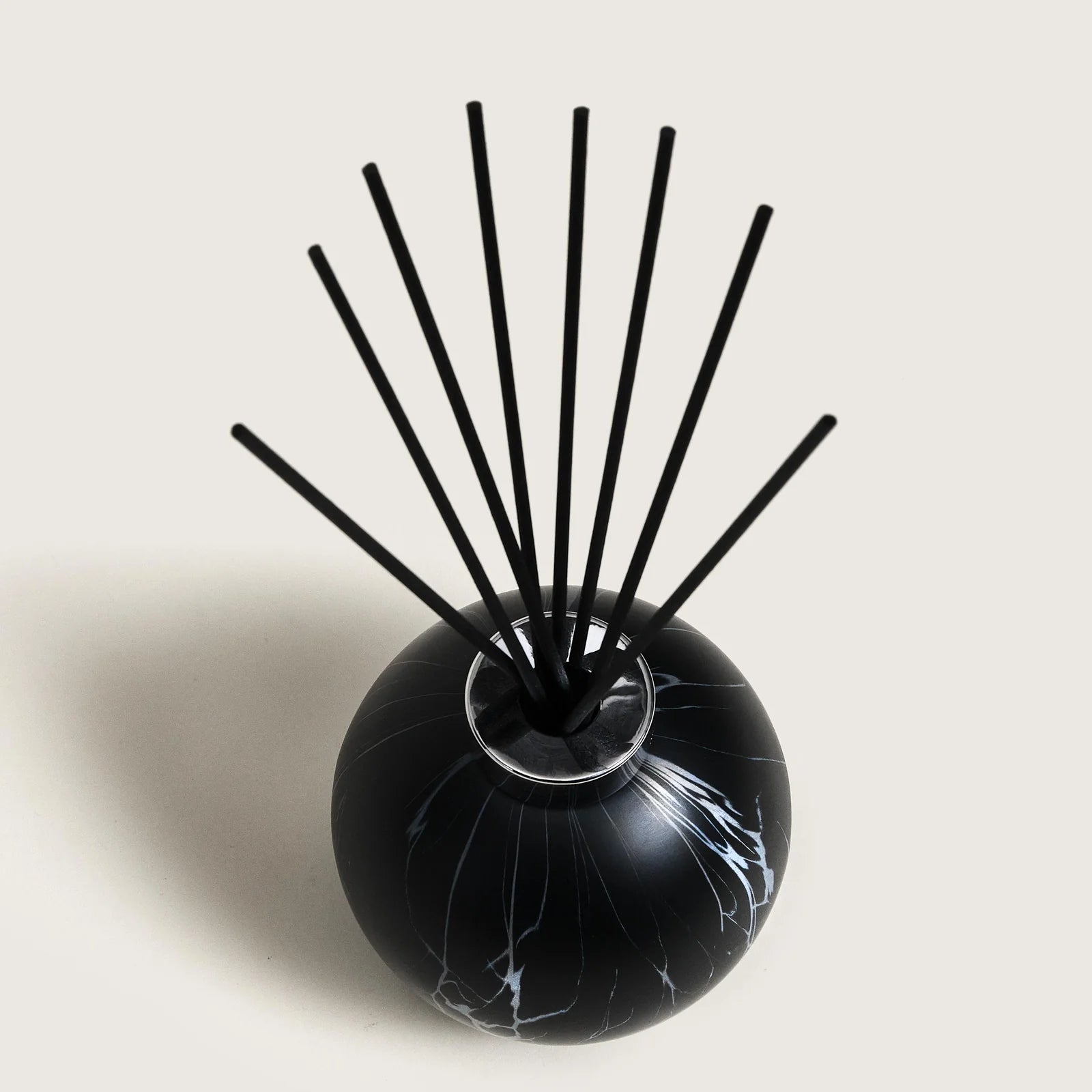 Maison Berger duftpinde med Amber Powder - Black Marble