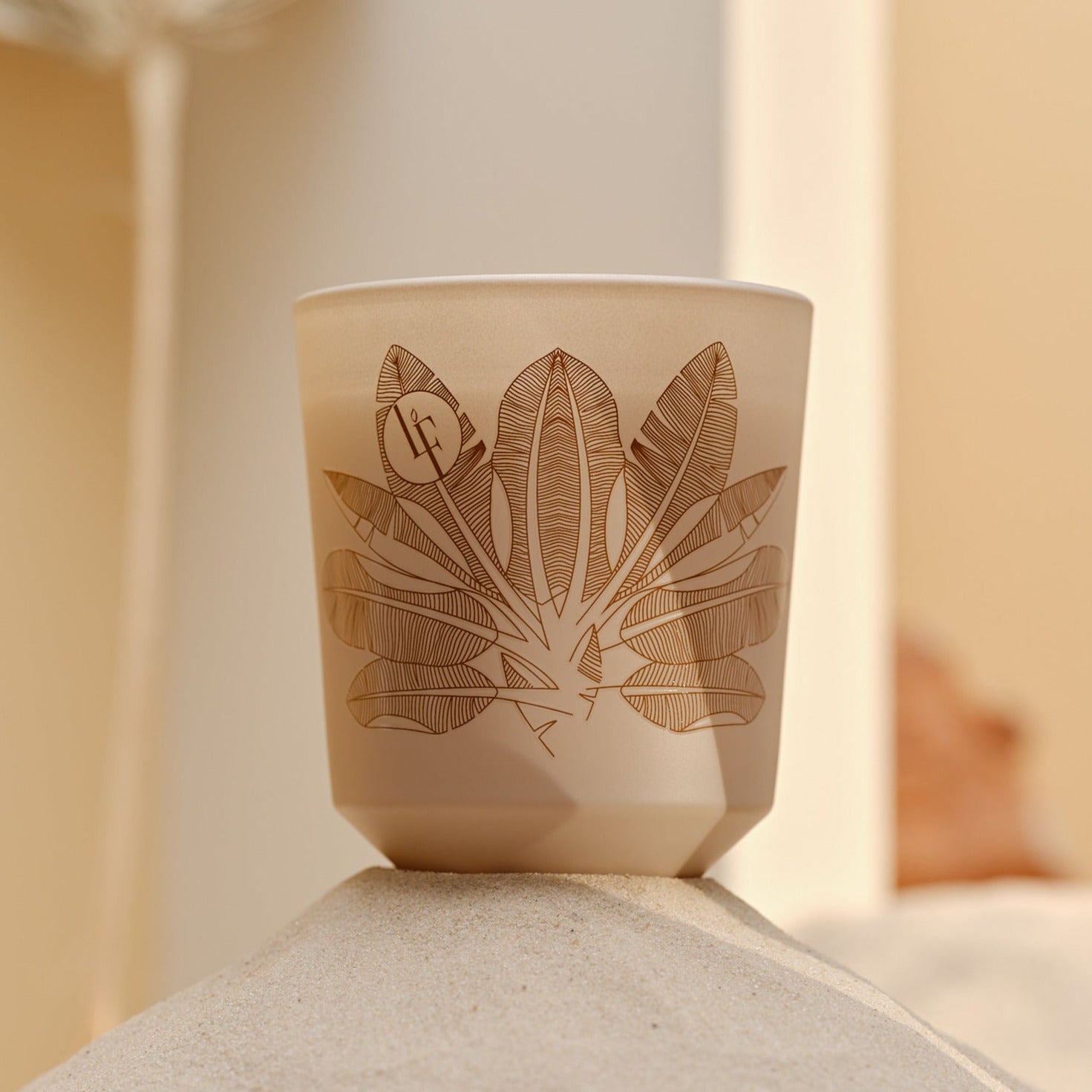 Nomad Wood Duftlys | Bourgie La Française – Amber, vanilje, sandeltræ, patchouli & jasmin