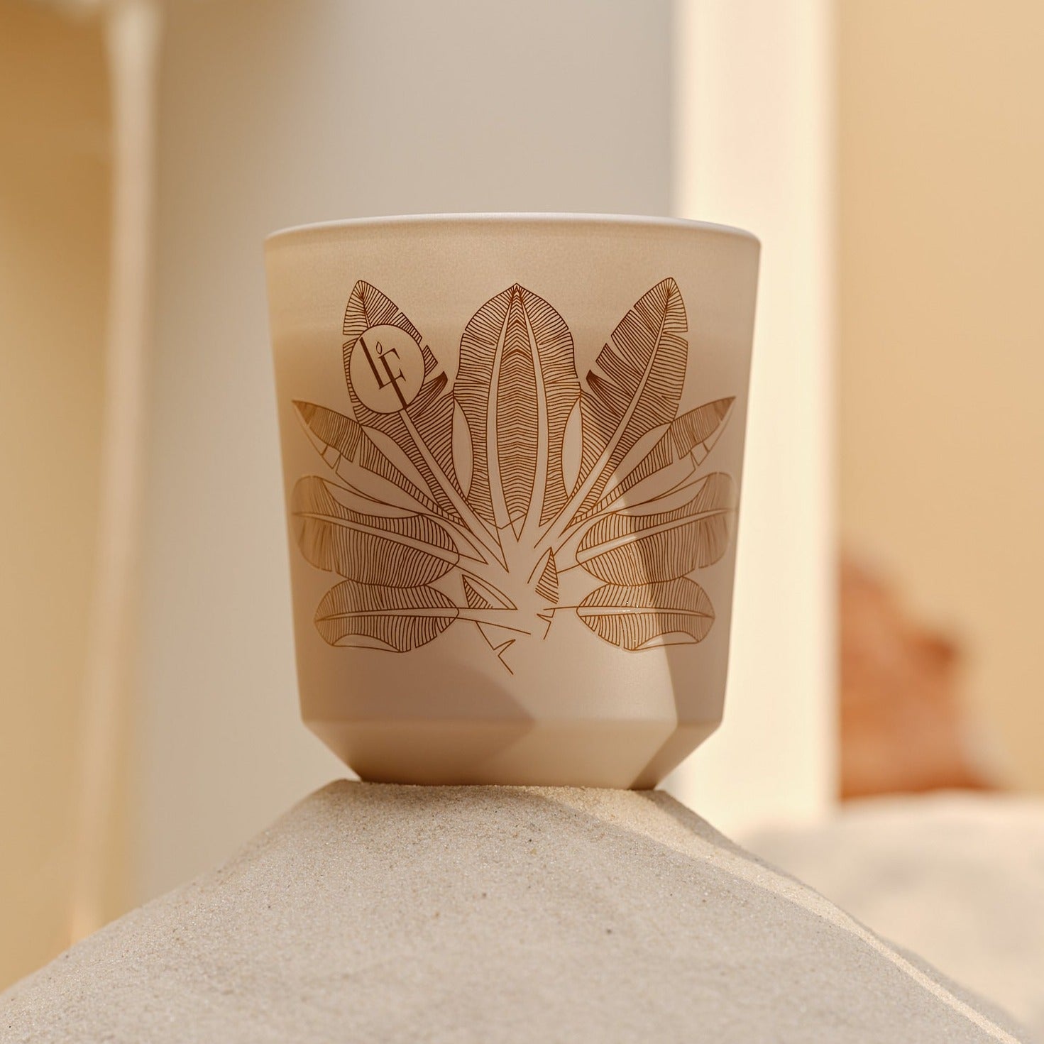 Nomad Wood Duftlys | Bourgie La Française – Amber, vanilje, sandeltræ, patchouli & jasmin