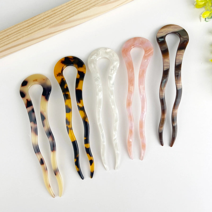 Fransk hårnål i bæredygtig bioplast. Retro design med klassisk fransk elegance – skånsom mod håret og perfekt til naturlige frisurer.