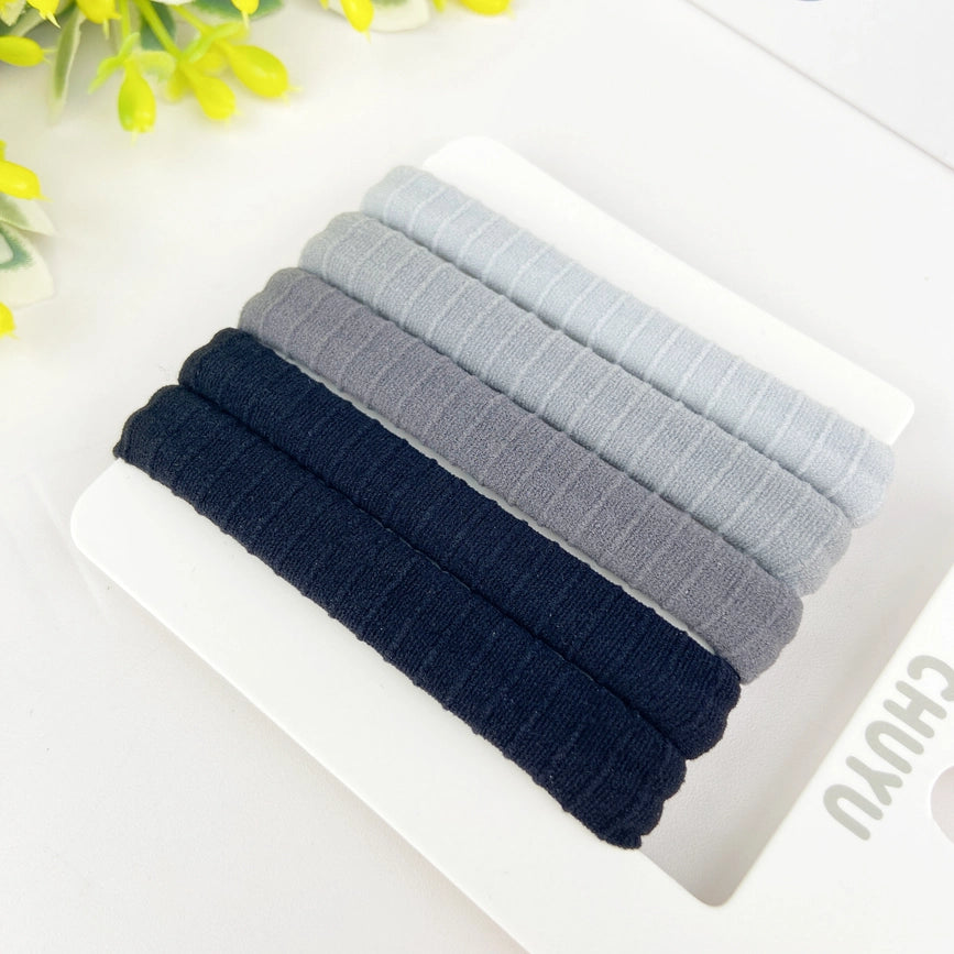 Super elastiske hårelastikker i blød gummi – stærke nok til at holde, blide nok til håret.