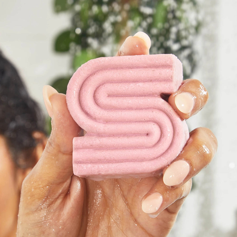 KITSCH Castor Oil Shampoo Bar – fugtgivende og styrkende hårpleje til tørt og beskadiget hår med ricinol, der plejer, styrker og stimulerer hårvækst. Vegansk, cruelty-free & Zero Waste.