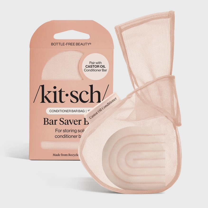 Forlæng levetiden på dine balsam bars med KITSCH Conditioner Bar Saver Bag. Smart, genanvendelig sæbepose, der giver luftcirkulation, ekstra skum og hjælper dig med at bruge hver eneste rest – 100 % vegansk og bæredygtig.