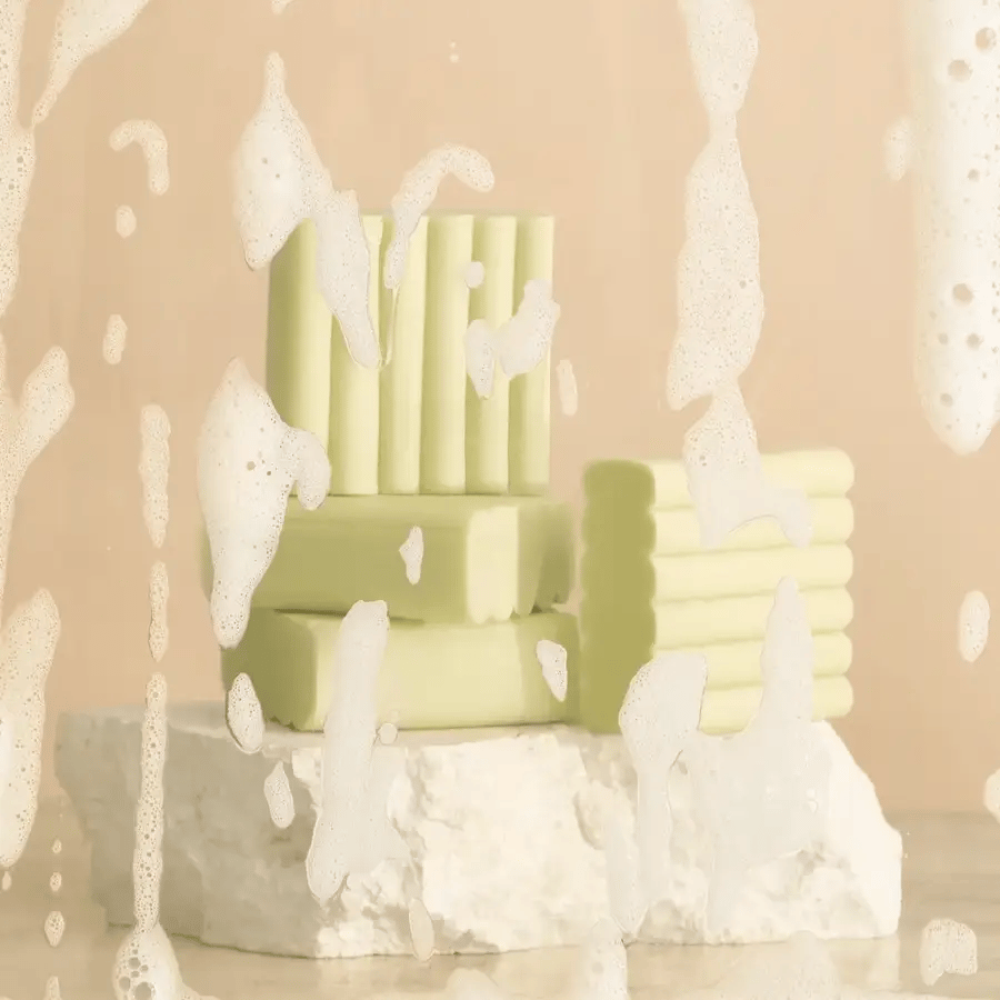 Skånsom eksfoliering med KITSCH Glycolic Acid Bar. Rens & forny hudens glød med glykolsyre, aloe vera & eucalyptus – vegansk & plastikfri.