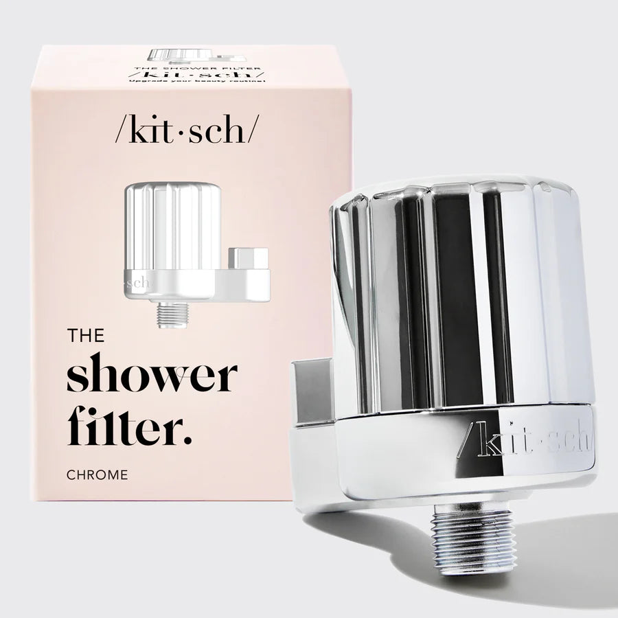 KITSCH Shower Filter renser vandet for kalk & klor. Få blødere hår og hud med renere vand – elegant design, nem montering & bæredygtig løsning.