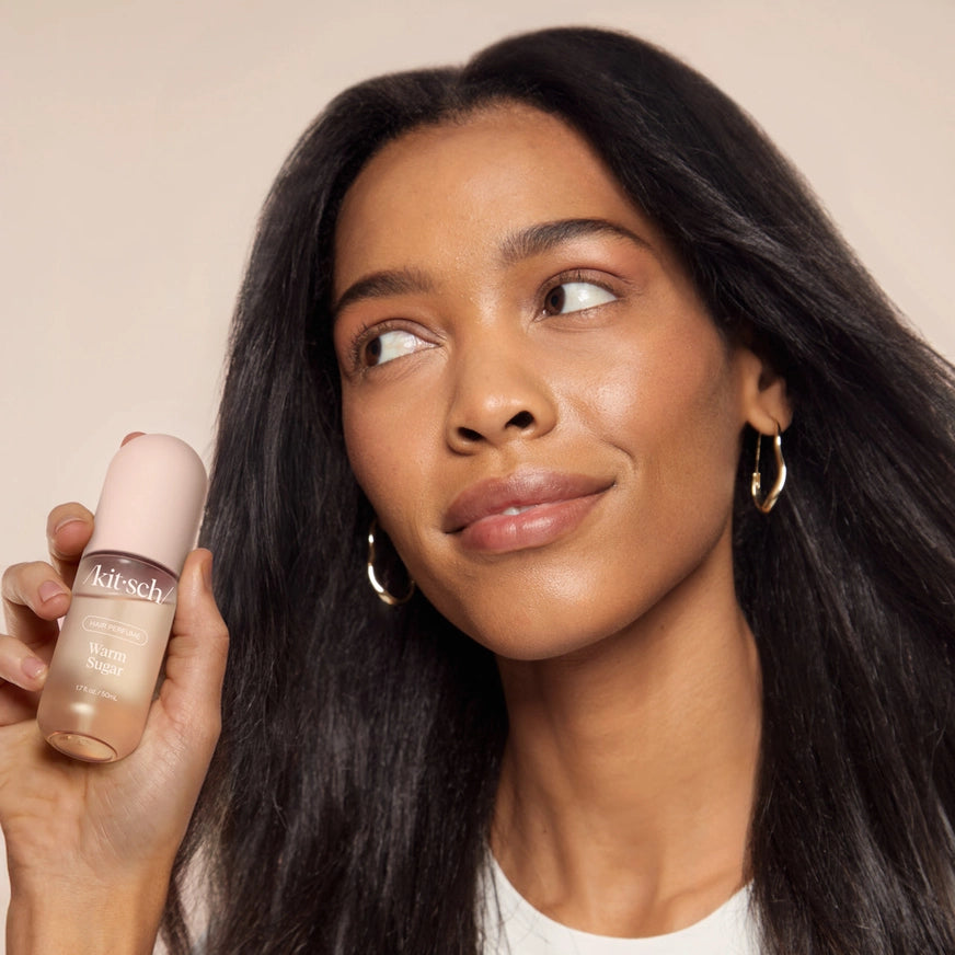 KITSCH Warm Sugar Hair Perfume – sød, blød og nostalgisk duft til hår, krop & tekstil. Neutraliserer lugt. Vegansk & travel friendly.