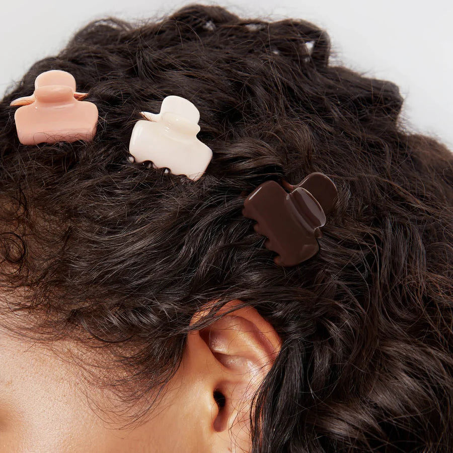 KITSCH Micro og mini Claw Clips giver et sikkert og skånsomt hold til pandehår, små håropsætninger og half-up frisurer