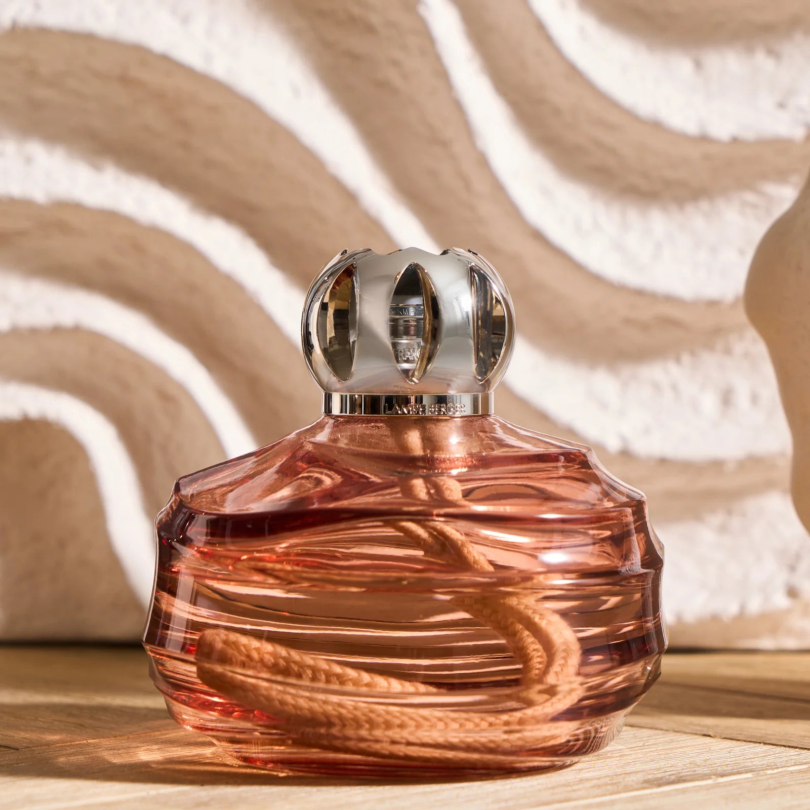 Maison Berger Amber Pink Echo – elegant duftlampe & luftrenser i rosa amber farvet glas