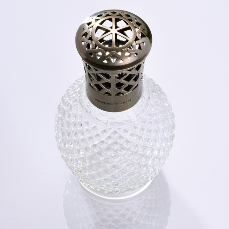 Maison Berger L’Originelle – den ikoniske duftlampe fra 1905. Klart glas, oxideret top og klassisk design, der renser luften og tilføjer fransk elegance.