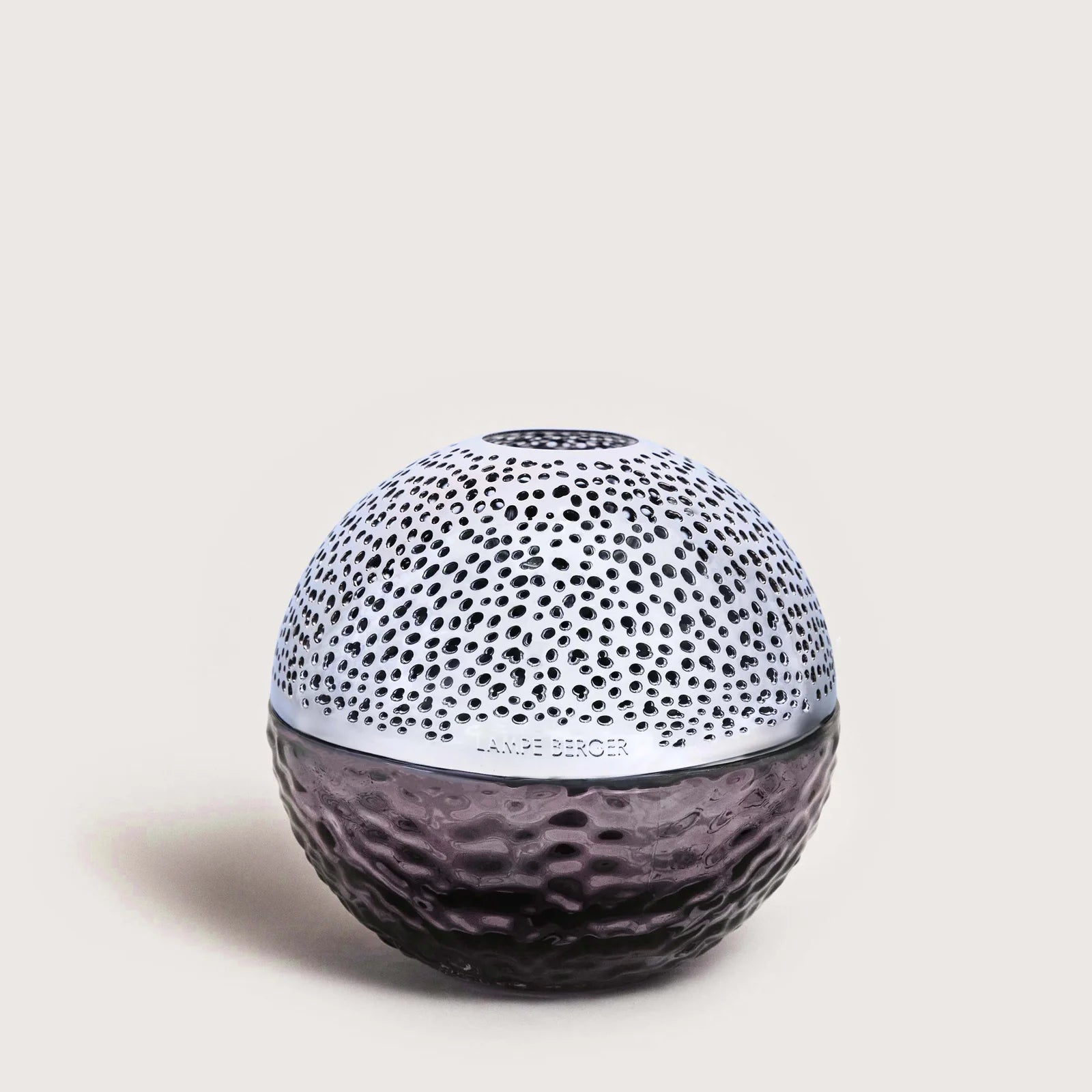 Grey Gravity duftlampe fra Maison Berger Paris – et skulpturelt design inspireret af universets mystik, der renser luften og tilfører hjemmet ro og dybde