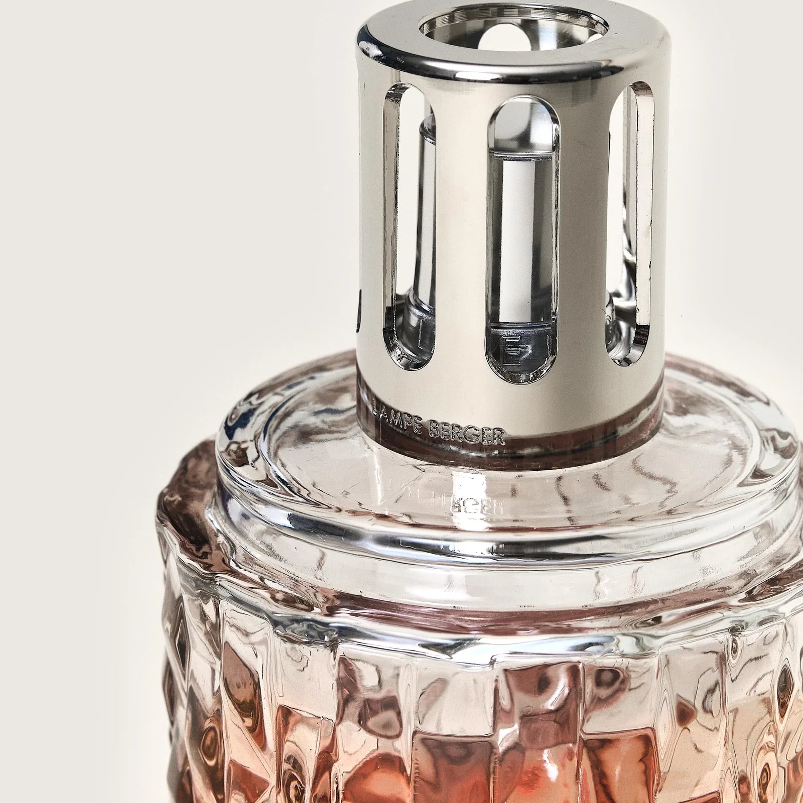 Maison Berger Amber Pink Variation – sofistikeret duftlampe & luftrenser i amber farvet glas