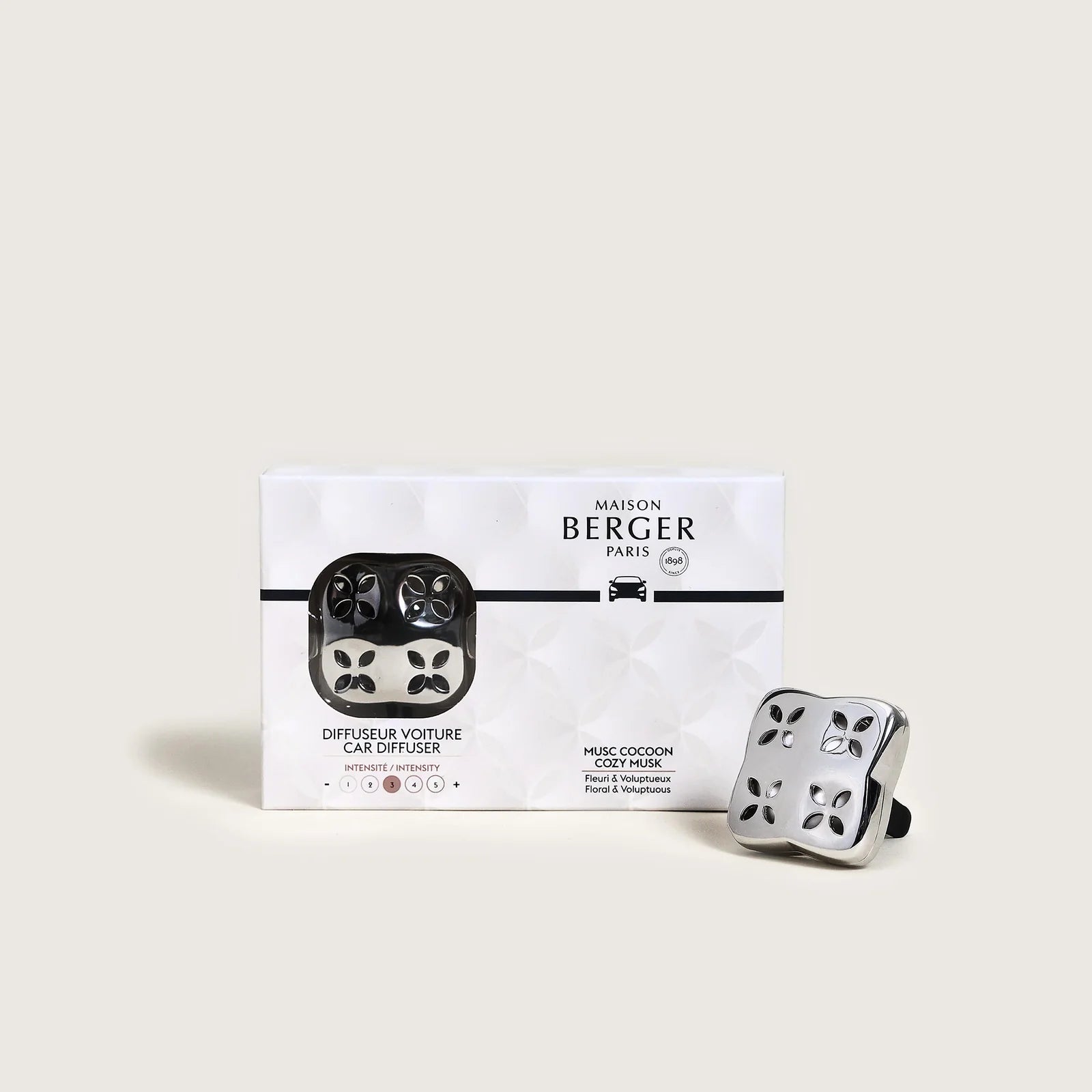 Elegant bil diffuser med duften Cosy Musk – en varm, ren og beroligende musk duft, der skaber velvære på hver køretur.