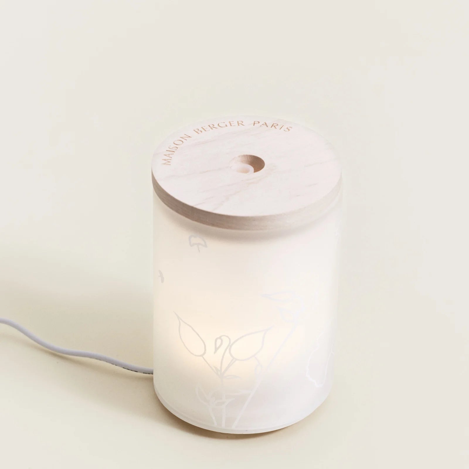 Aroma Happy Diffuser-sæt fra Maison Berger Paris – en opløftende aromaterapi-oplevelse, der skaber en let, positiv og energifyldt stemning i hjemmet eller på kontoret