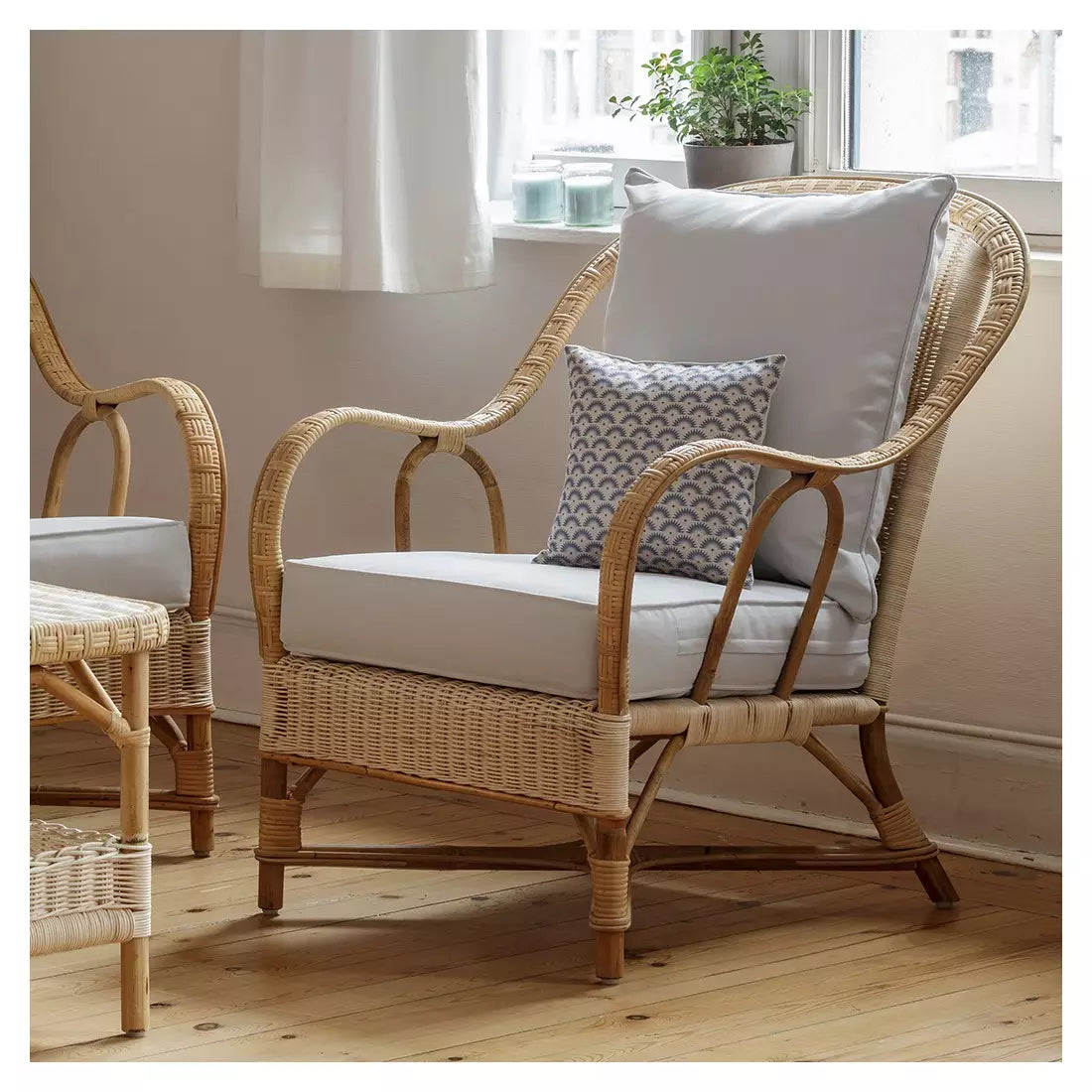 RATTAN LÆNESTOL MED ARMLÆN NANTUCKET | KOK MAISON