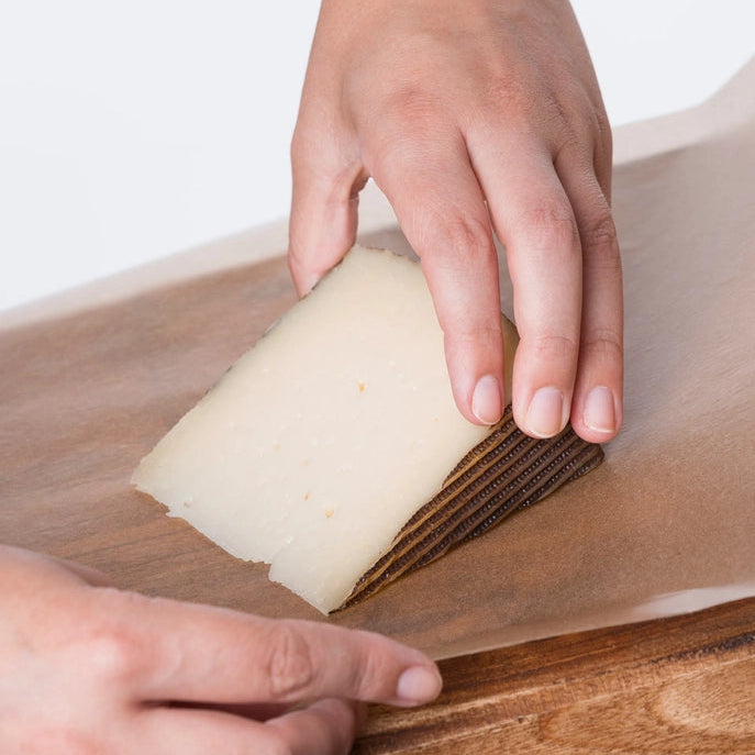 Compostella Natural Wax Paper er den naturlige løsning til moderne køkkener – praktisk, bæredygtig og i harmoni med naturens kredsløb