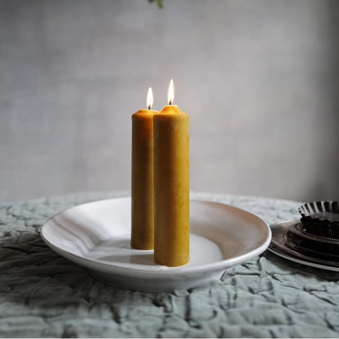 Håndlavet bivoks bloklys i minimalistisk design – 100% naturligt, elegant og bæredygtigt.