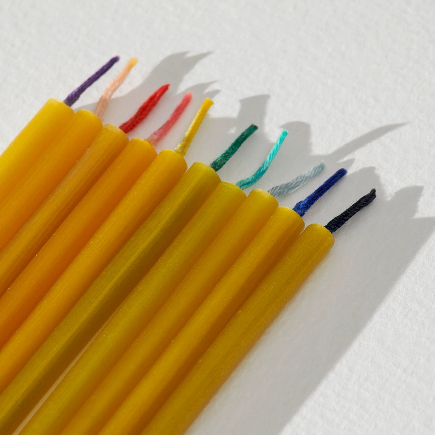 Oplev den rene, naturlige belysning med håndlavede bivoks lys, der forener æstetik, bæredygtighed & funktionalitet.