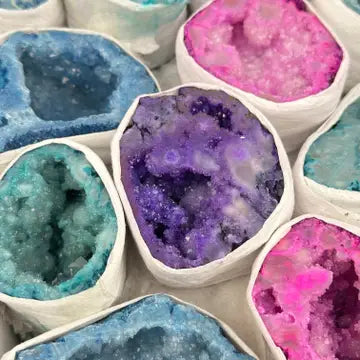 Farvede krystal geode - Pink kvarts, Pink aura kvarts & Purple kvarts