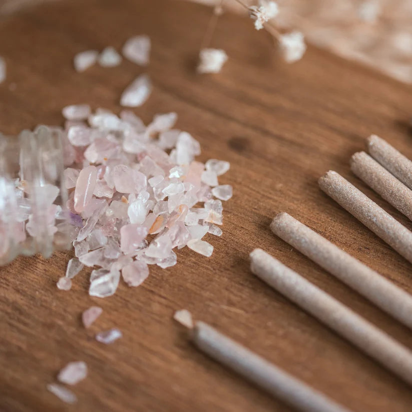 Røgelse med rosenkvarts krystalstøv & beroligende duft
