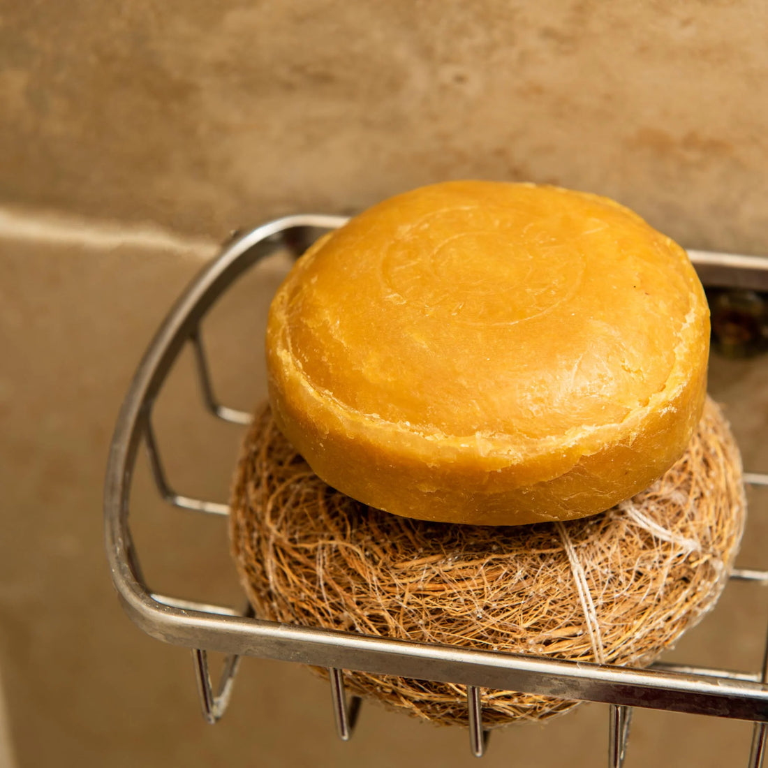 Holy lama Curcuma sæbe med gurkemeje & patchouli - Ayurvedisk kvalitet