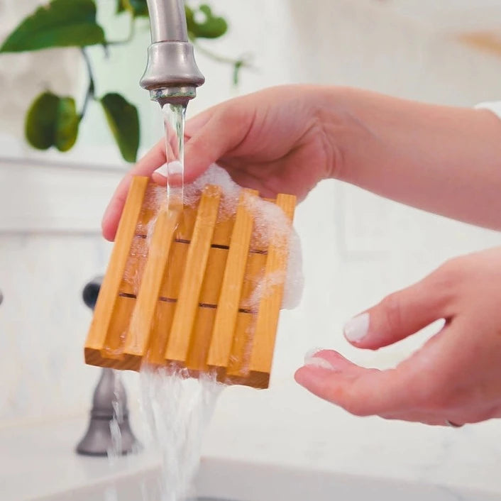 Sæbeskål i cedertræ med dræn – Willow & Green | Naturligt & bæredygtigt design