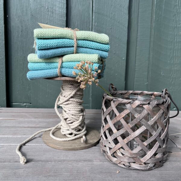 Gør dit hjem grønnere med Solwang Designs bæredygtige og funktionelle karklude. Køb nu og oplev kvalitet, der både er praktisk og miljøvenlig!