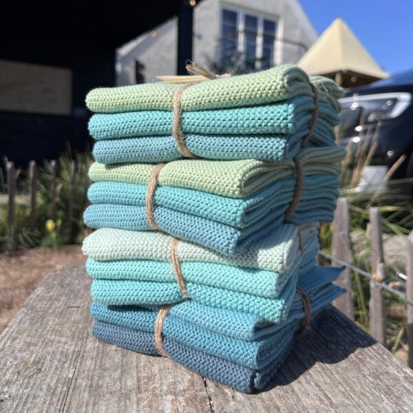 Gør dit hjem grønnere med Solwang Designs bæredygtige og funktionelle karklude. Køb nu og oplev kvalitet, der både er praktisk og miljøvenlig!