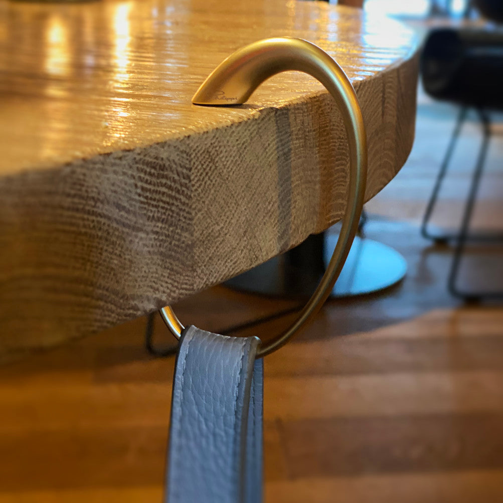 C Bag Holder | Elegant & praktisk taskeholder til café, restaurant & på farten