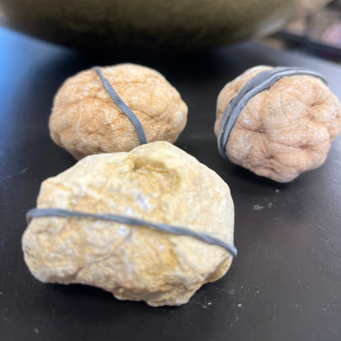 Krystal Geode m. Hvid Kvarts Klynger - 3-6 cm