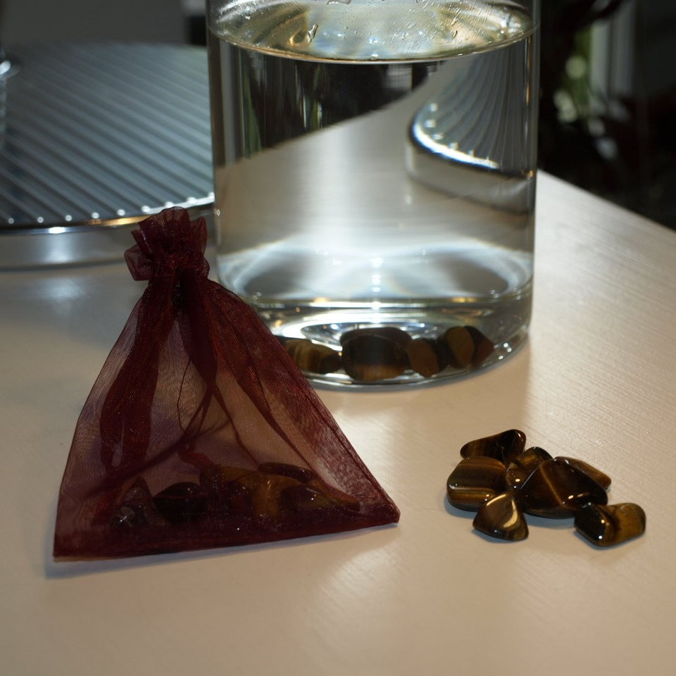 Tigerøje krystalchips – 100 g | Mod, styrke & energimæssig balance