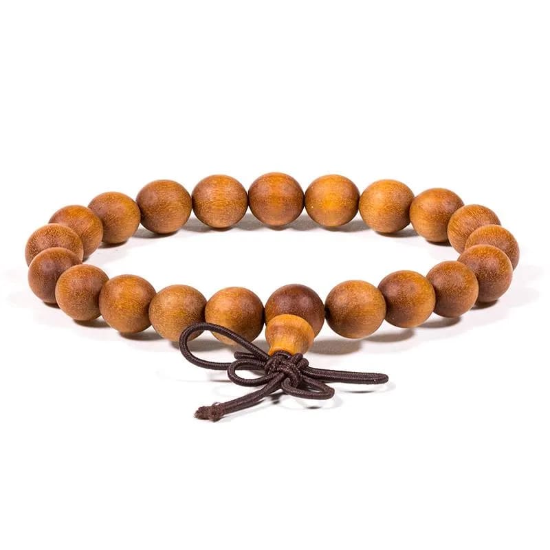 Sandeltræ elastisk armbånd og Mala med 21 runde perler (± 6 mm). Er lavet af bæredygtigt høstet Sandeltræ. Sandeltræ er naturligt duftende og yderst glat. Sandeltræ er traditionelt blevet betragtet, som et af de reneste stoffer og er værdsat for dets kølende og medicinske egenskaber. Det menes at fremme ro, som en hjælper ved meditation. At dreje sandeltræperlerne, mens man meditere have terapeutiske egenskaber, der øger roen og en positiv sindsstemning.