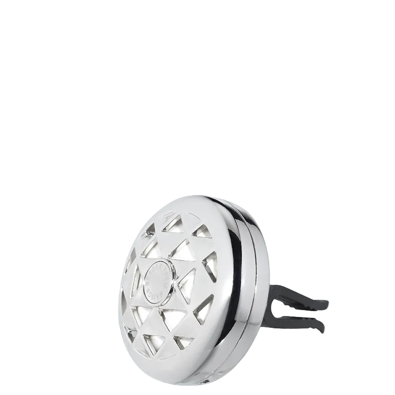 Oplev en luksuriøs køretur med duften Velvet of Orient til bil luftfriskeren fra Maison Berger Paris og nyd en unik kombination af orientalsk duft og stilfuldt design!