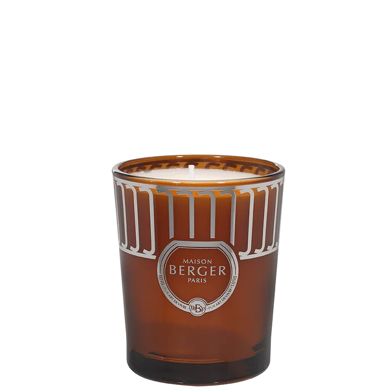 Amber Powder Duftlys - Land 180g - Krydret duft - Maison Berger