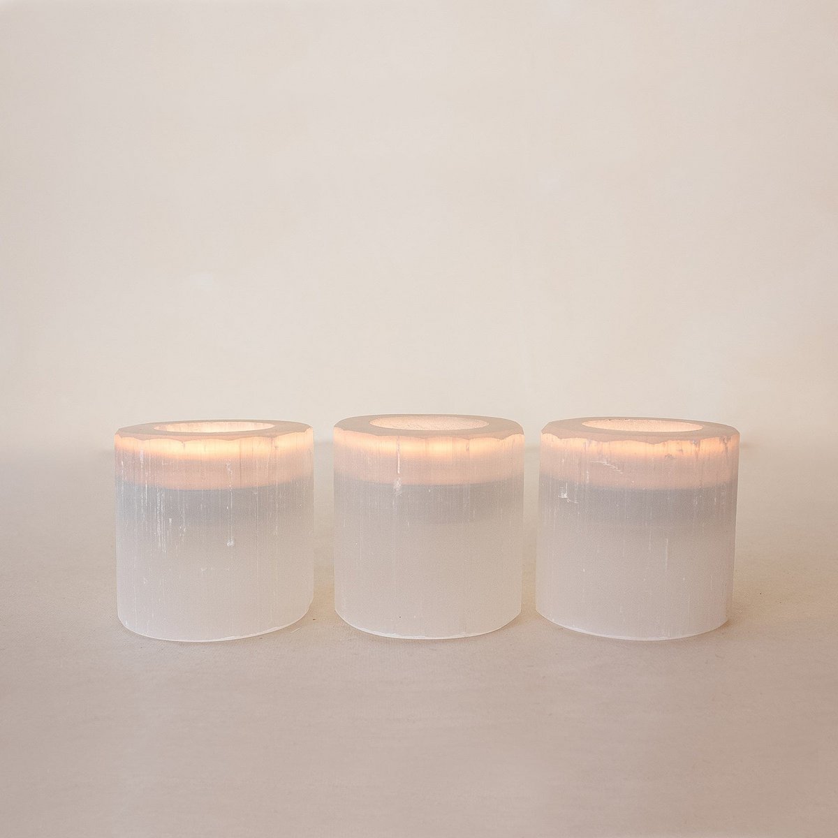 Selenit Fyrfadsstage, Rund - Hvid Selenit Krystal