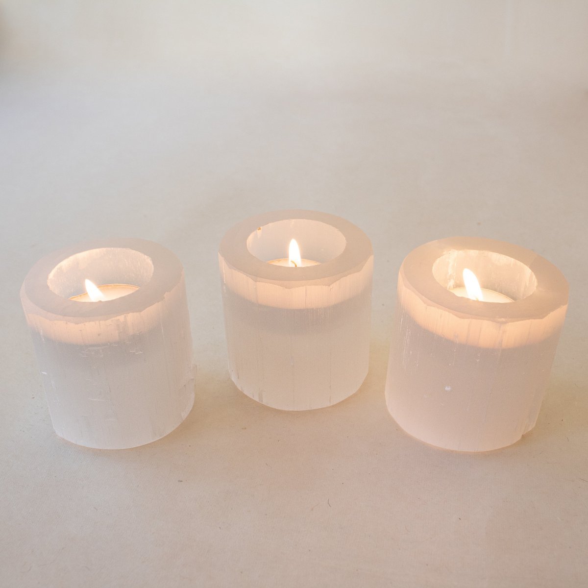 Selenit Fyrfadsstage, Rund - Hvid Selenit Krystal