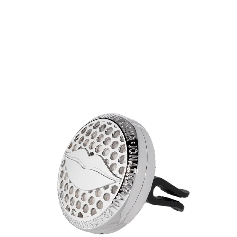 Opgrader din bil med duften Citrus Breeze by Jonathan Adler – en frisk, sofistikeret og eksklusiv duftoplevelse, der løfter din daglige pendling til nye højder.