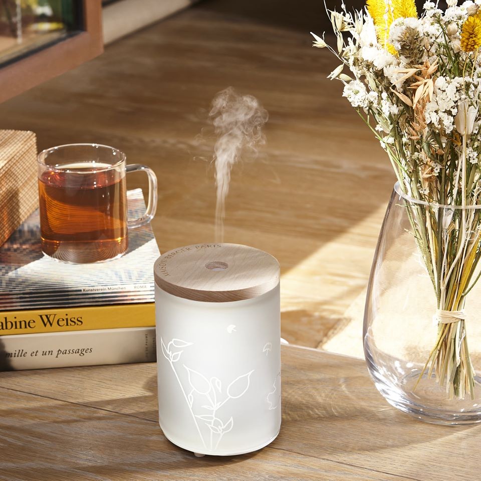 Aroma Happy Diffuser-sæt fra Maison Berger Paris – en opløftende aromaterapi-oplevelse, der skaber en let, positiv og energifyldt stemning i hjemmet eller på kontoret