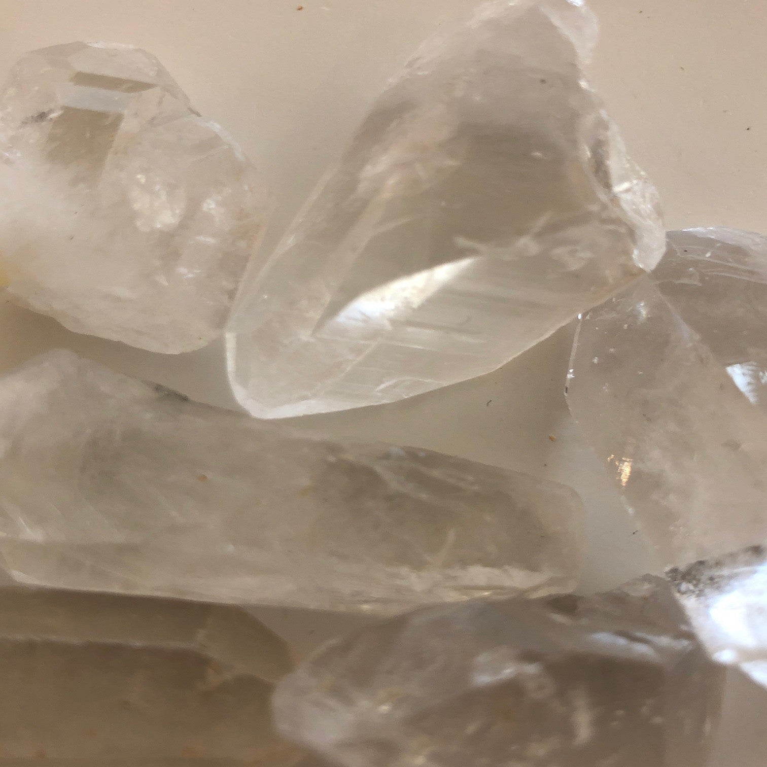 Bjergkrystal rå sten | Ubehandlet krystal til healing, energi & klarhed