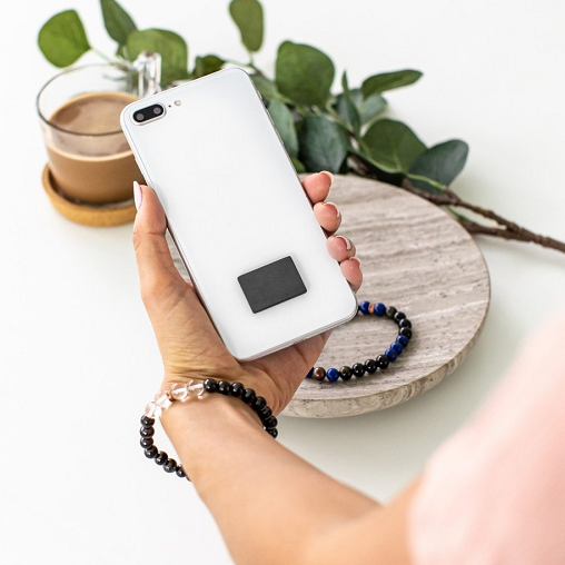 Shungit plade til mobil & tablets, der reducerer skadelig stråling, fremmer jordforbindelse & renser energi. Perfekt til daglig beskyttelse.