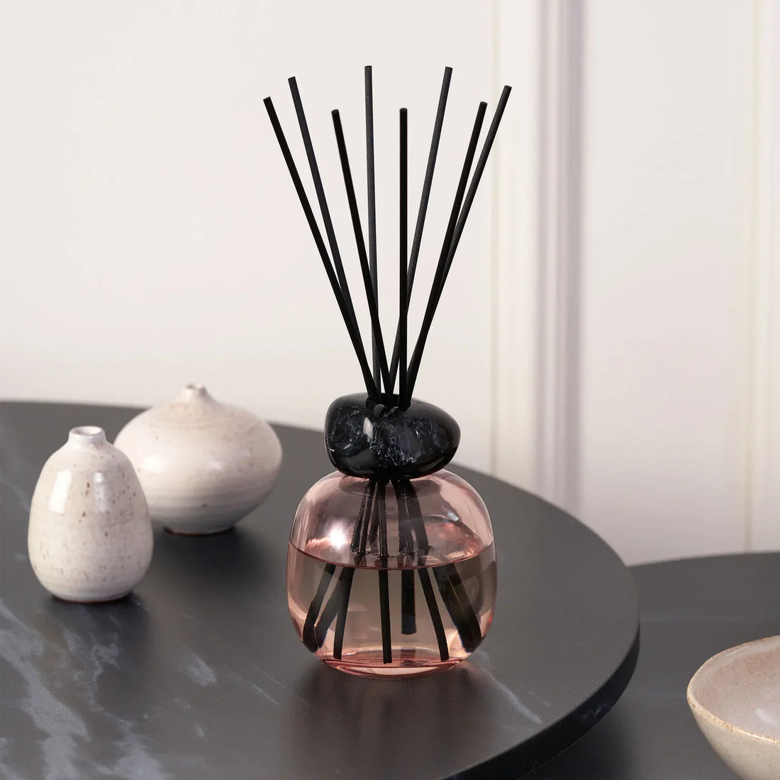 Duftpinde | Velduftende aromaer til hjem, velvære & indretning | Studio Buus