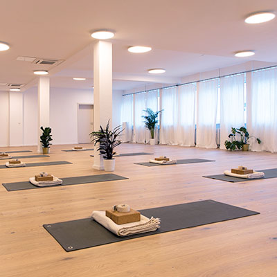 YOGA ACCESSORIES - STØTTE & BALANCE I DIN PRAKSIS | STUDIO BUUS