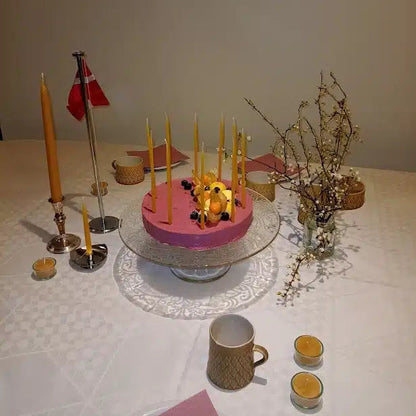 Bistad fødselsdagslys – 100 % Dansk bivoks | Hånddyppede, naturlige &amp; bæredygtige lys