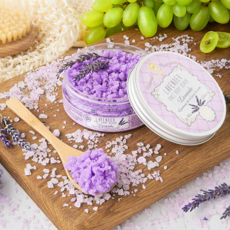 Saules Riga Body Scrub til blød, rolig og velplejet hud – Lavendel &amp; Shea Butter